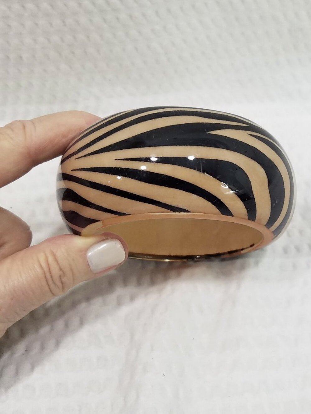 Lucite Beige & Black Tiger Striped Animal Print Domed Wide Bangle Bracelet